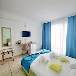 Hotel Adriano Pe Plaja Belona 3*