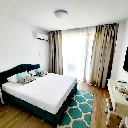 Adriano Pe Plaja Belona فندق