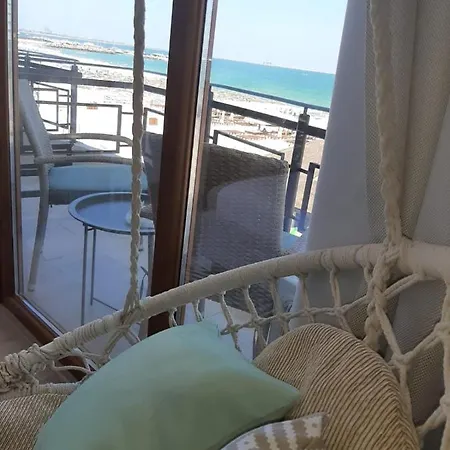 Adriano Pe Plaja Belona