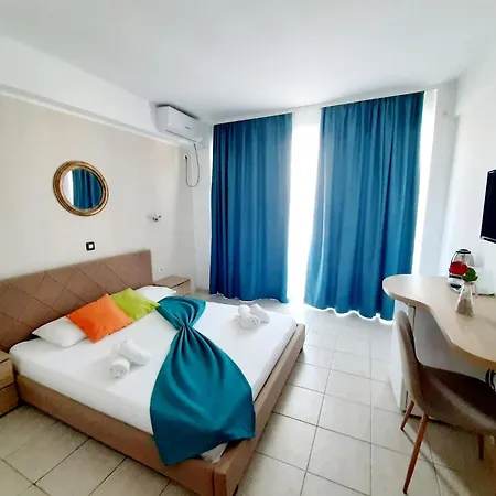 Adriano Pe Plaja Belona فندق 3*