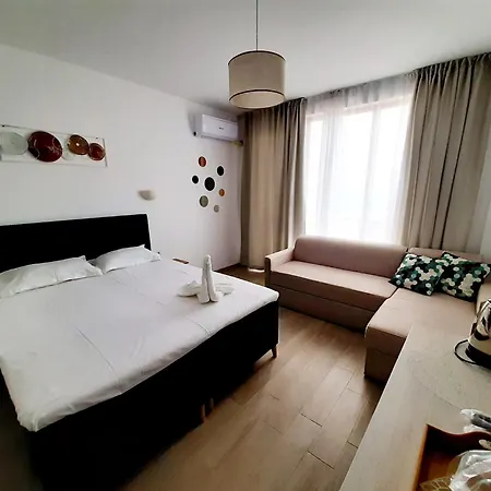 Adriano Pe Plaja Belona