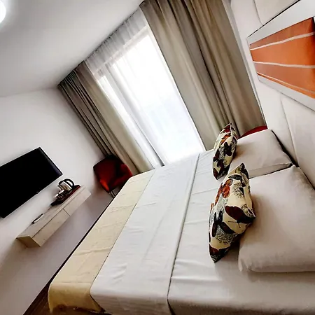 Hotel Adriano Pe Plaja Belona 3*
