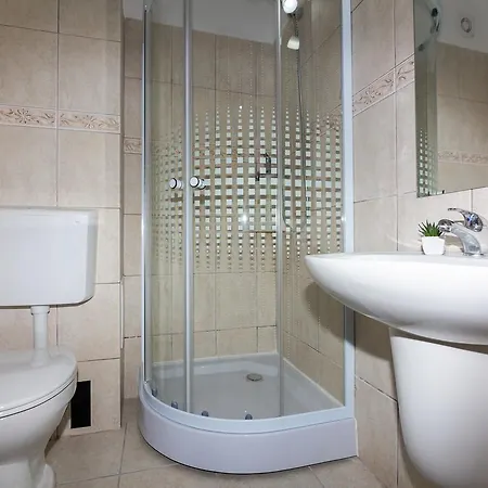 Adriano Pe Plaja Belona فندق