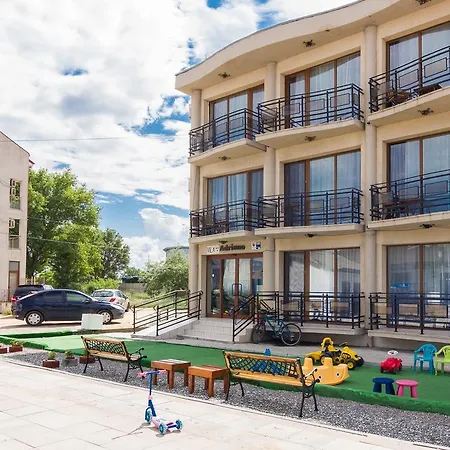 Adriano Pe Plaja Belona فندق 3*