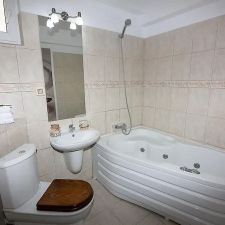 Adriano Pe Plaja Belona Szálloda 3*