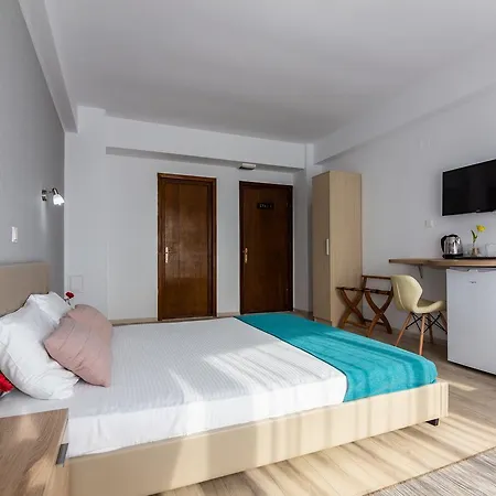 Adriano Pe Plaja Belona إيفوري نورد