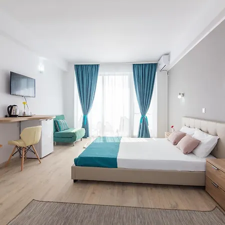 Adriano Pe Plaja Belona إيفوري نورد