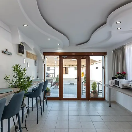 فندق Adriano Pe Plaja Belona 3*