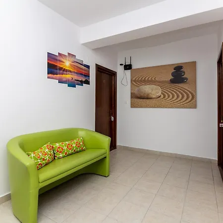 فندق Adriano Pe Plaja Belona 3*