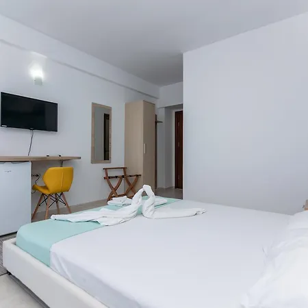 Adriano Pe Plaja Belona