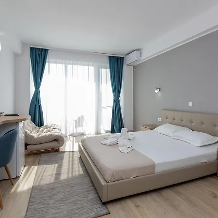 Adriano Pe Plaja Belona إيفوري نورد