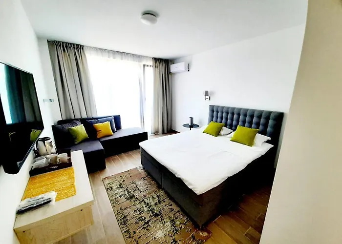 Adriano Pe Plaja Belona فندق 3*