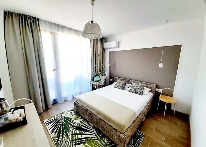 Adriano Pe Plaja Belona فندق إيفوري نورد