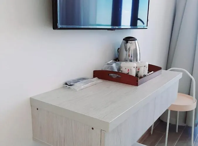 Adriano Pe Plaja Belona فندق