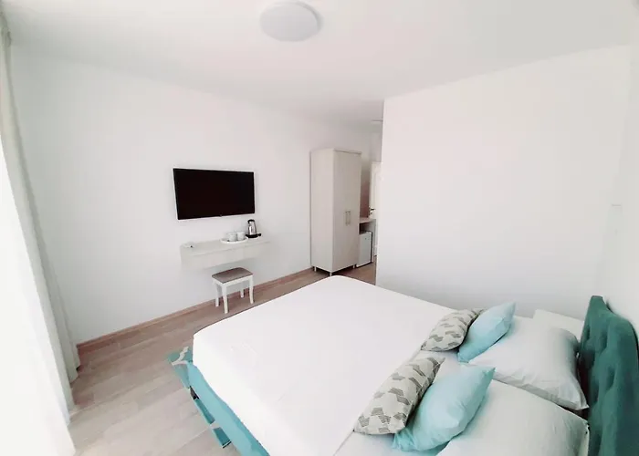 Adriano Pe Plaja Belona فندق إيفوري نورد