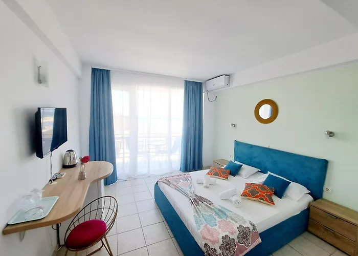 Adriano Pe Plaja Belona إيفوري نورد