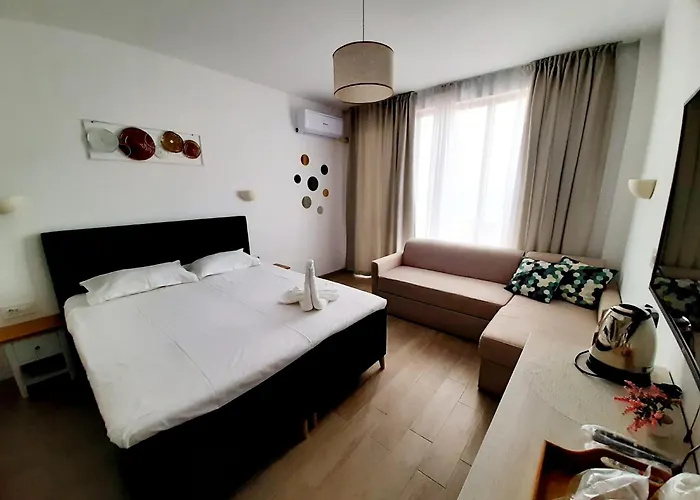 Adriano Pe Plaja Belona