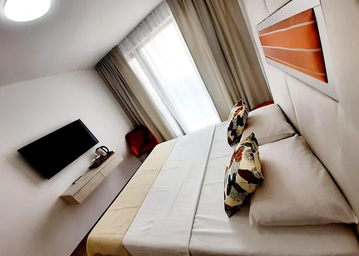 فندق Adriano Pe Plaja Belona 3*