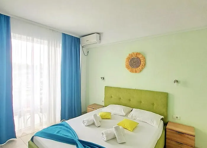 Adriano Pe Plaja Belona إيفوري نورد