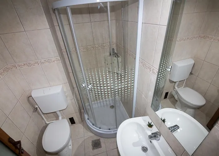 Adriano Pe Plaja Belona إيفوري نورد