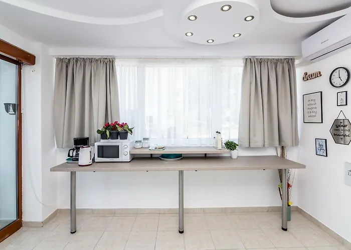 فندق Adriano Pe Plaja Belona 3*