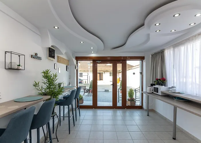 فندق Adriano Pe Plaja Belona 3*