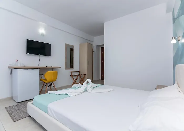 Adriano Pe Plaja Belona